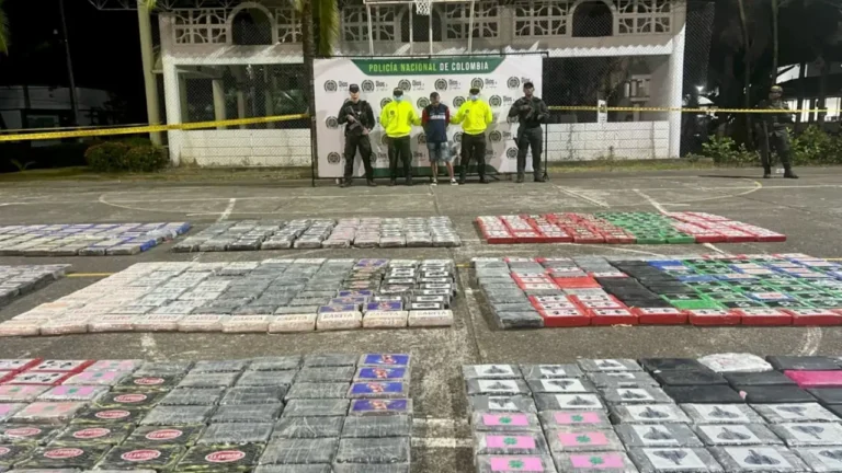 Autoridades confirman que quemaron más de cinco toneladas de cocaína halladas en Necoclí, Antioquia