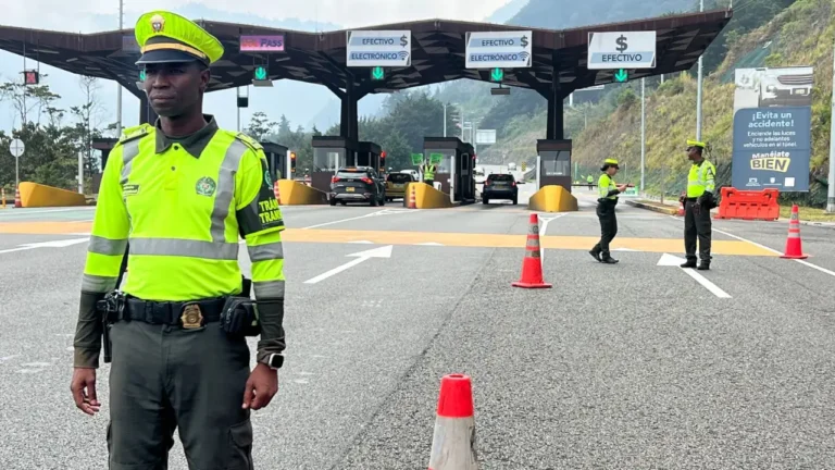 Plan retorno en Semana Santa: policías de tránsito de Antioquia estarán prestando seguridad