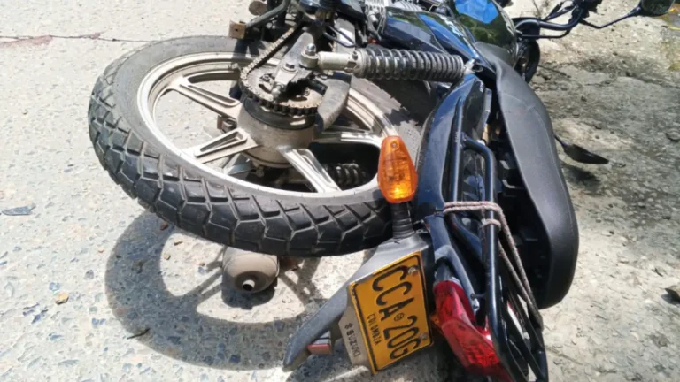 Piedras cayeron sobre un motociclista y parrillera en Amagá, ella perdió la vida