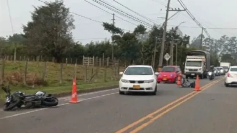 Accidente entre motos y bicicleta en la vía La Ceja-Rionegro dejó a tres personas heridas