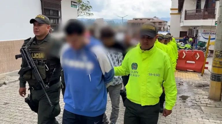 Caen ocho presuntos integrantes de «El Mesa» en operativo policial en Antioquia