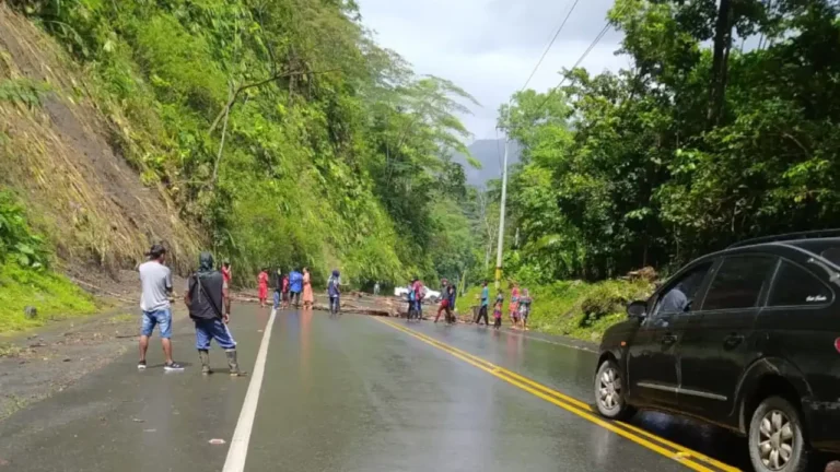 ¡Atención! Vuelve el bloqueo en la vía Medellín – Urabá: indígenas Embera Katío protestan