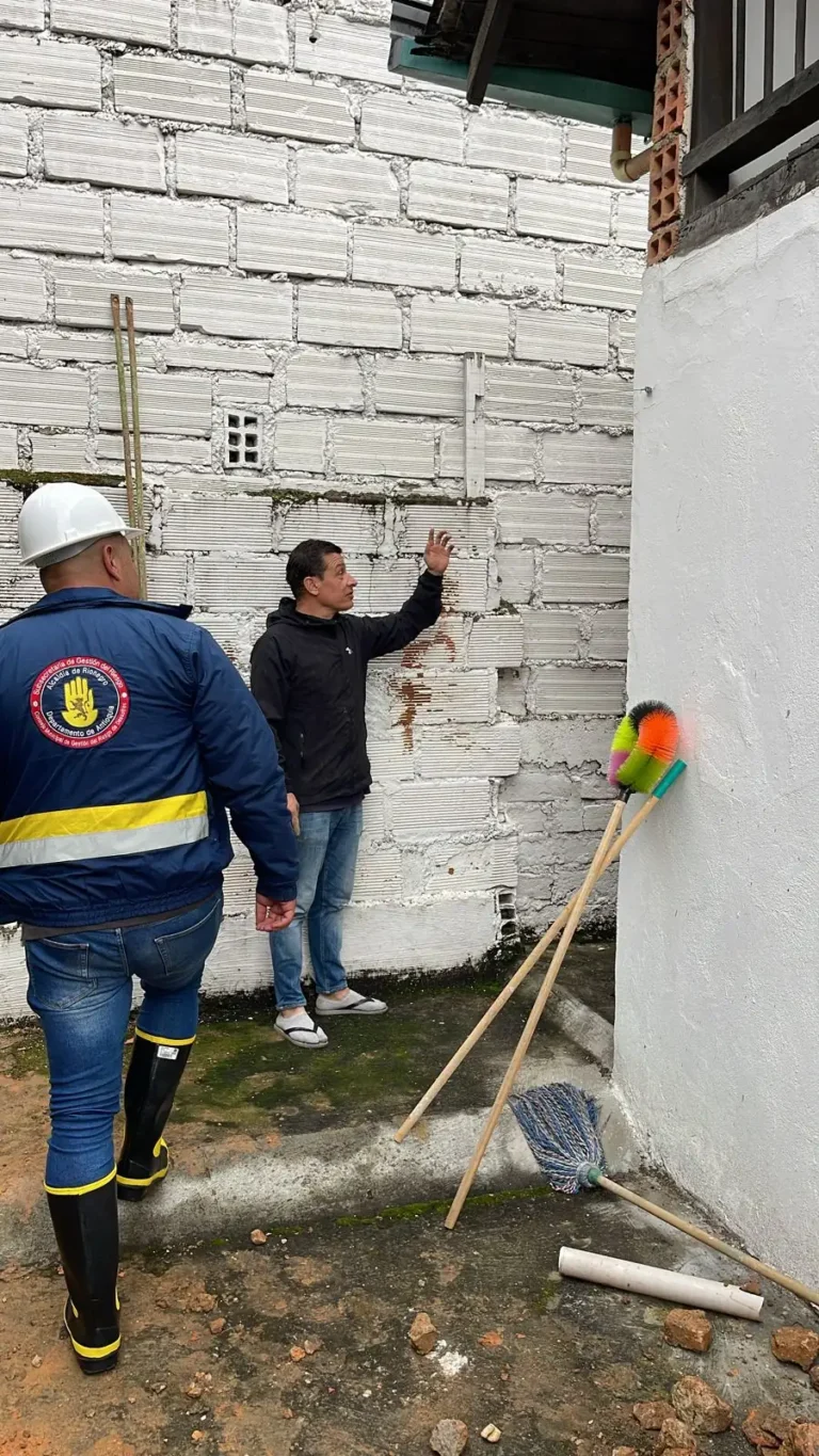 Durante el vendaval en Rionegro a emprendedores se les voló la carpa en la que vendían sus productos