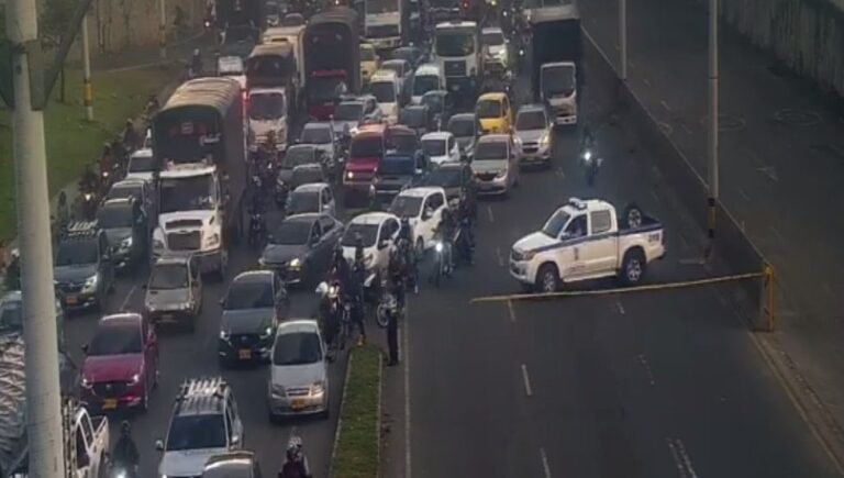 Persona Atropellada en la Avenida Regional de Medellín Provoca Cierre Temporal de la Vía