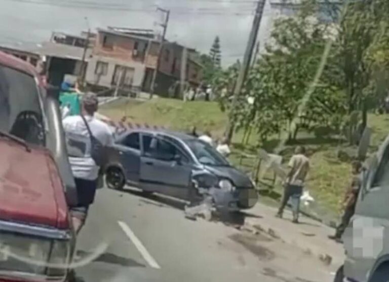 Siniestro Vial en Medellín por Presunta Falla Mecánica: Dos Vehículos Colisionan en El Picacho