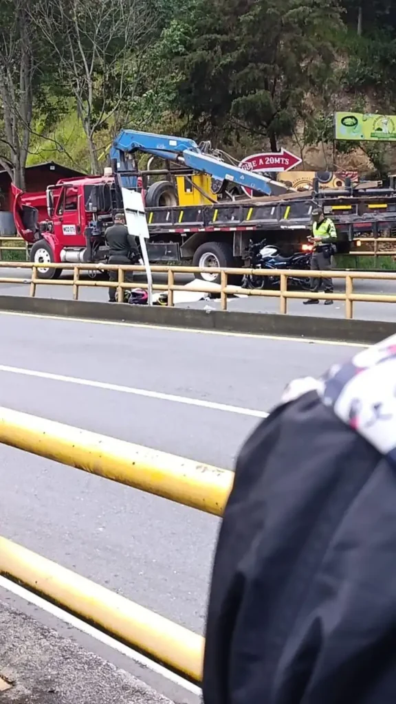 ¡Lamentable! Motociclista pierde la vida en la vía Medellín  -El Santuario