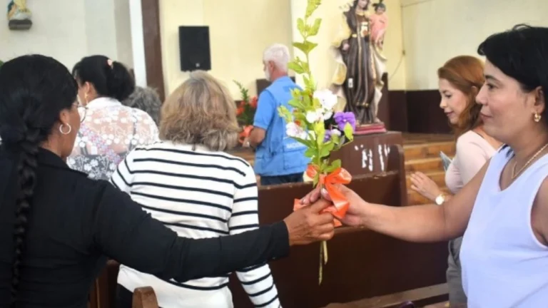 Tras 27 años de dolor, familias de las víctimas de la masacre en El Aro, Antioquia, reciben reparación integral