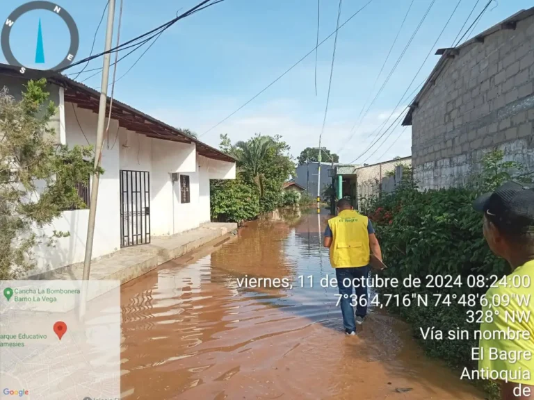 ¡Qué susto! El río Nechí se desbordó, inundó el Parque Principal, locales y al menos 14 barrios