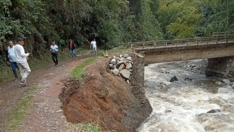 Una creciente súbita deja cerca de mil personas incomunicadas en Betania, Antioquia