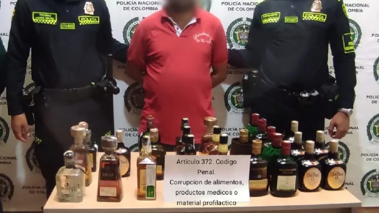 Hallan en un establecimiento comercial del municipio de Caramanta, 28 botellas de licor adulterado