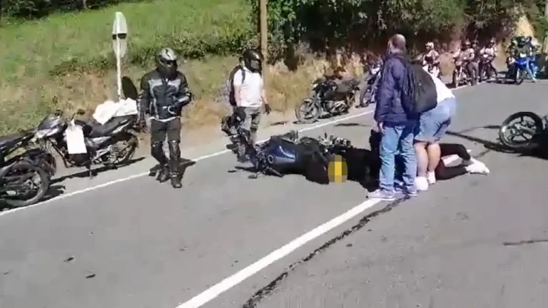 Llénese de paciencia: por accidente hay congestión vehicular en la autopista Medellín – Bogotá, a la altura del Retorno 7 – La Clarita