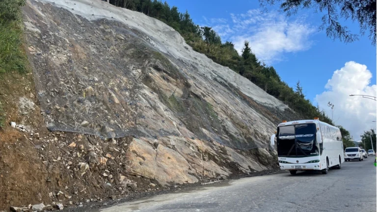 Habilitaron dos carriles en el sector El Mirador en Santa Elena