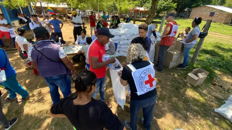 CICR entrega ayuda humanitaria a comunidad desplazada en El Bagre, Antioquia