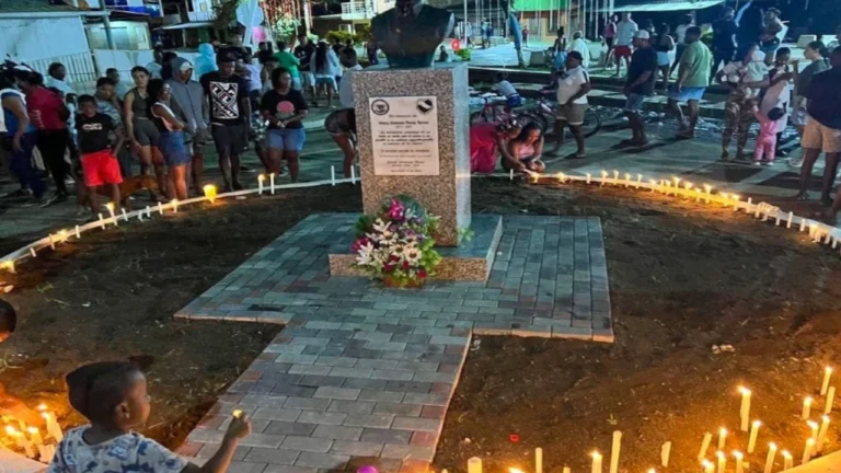 Con una velatón Juradó se unió en oración suplicando al cielo el regreso de sus paisanos