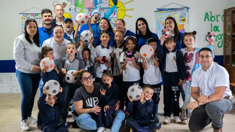 ¡Así se educa para el futuro! Estudiantes de El Santuario recibirán cuadernos nuevos al entregar los viejos para reciclarlos